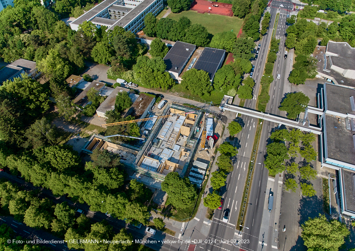 07.06.2023 - aktuelle Fotos von der »<strong><i>Baustelle zum Hort für Kinder</i></strong>« in Neuperlach in München